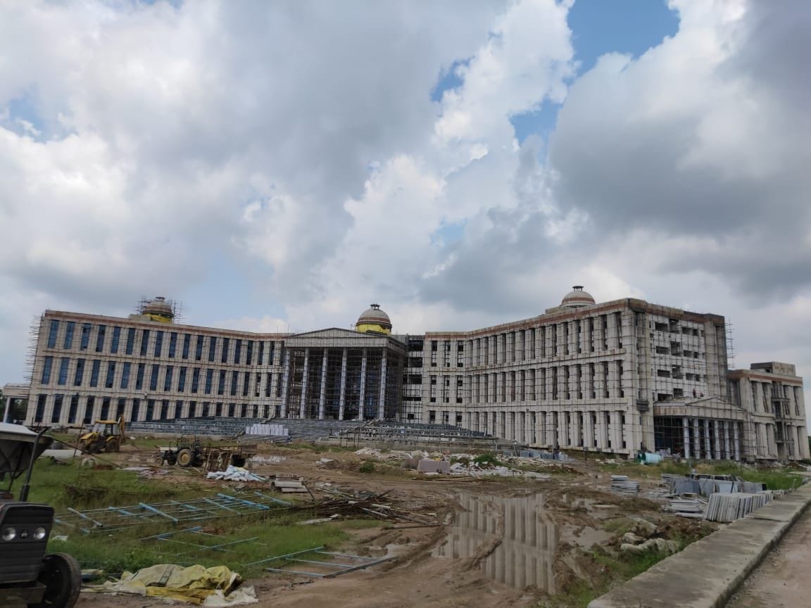 agreculture univercity ki bulding ka lokarpn kr skte he pm