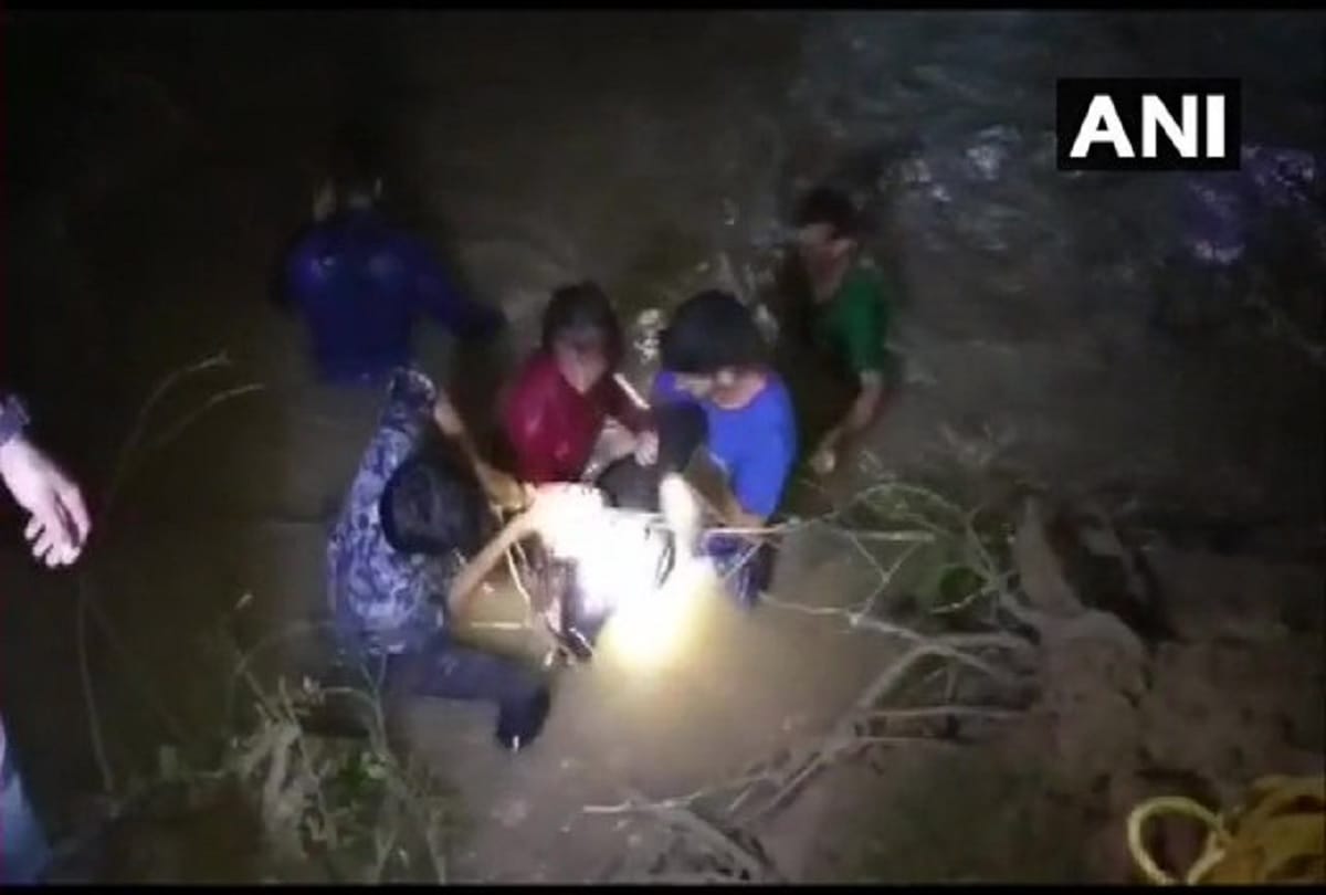 Madhya Pradesh bus fell into a river in Raisen last night