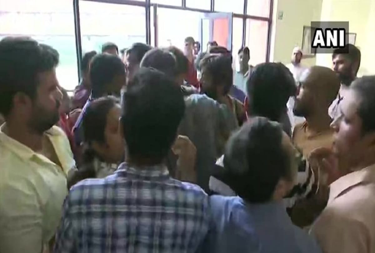 Scuffle broke out between two groups of students during seminar on article370 in JNU