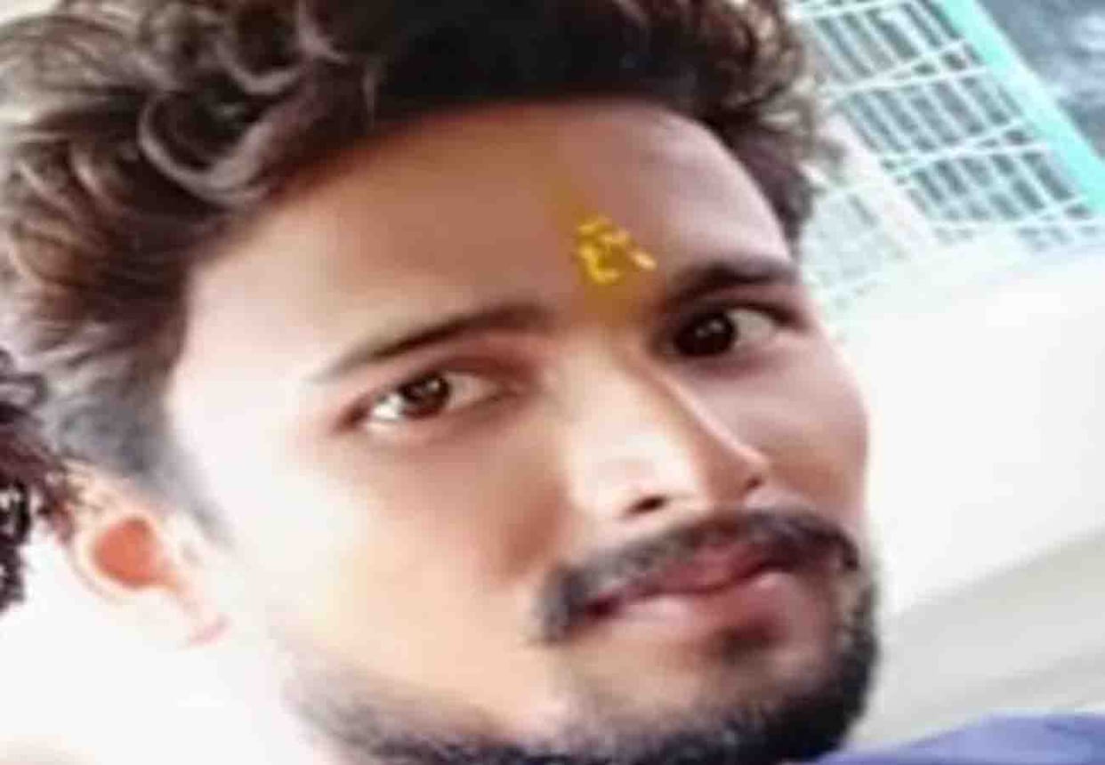 road accident in fatehpur, young man died