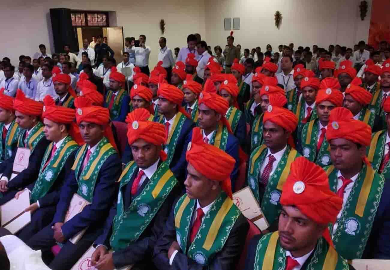 convocation of banda agriculture university, up governor anandiben patel reached in convocation