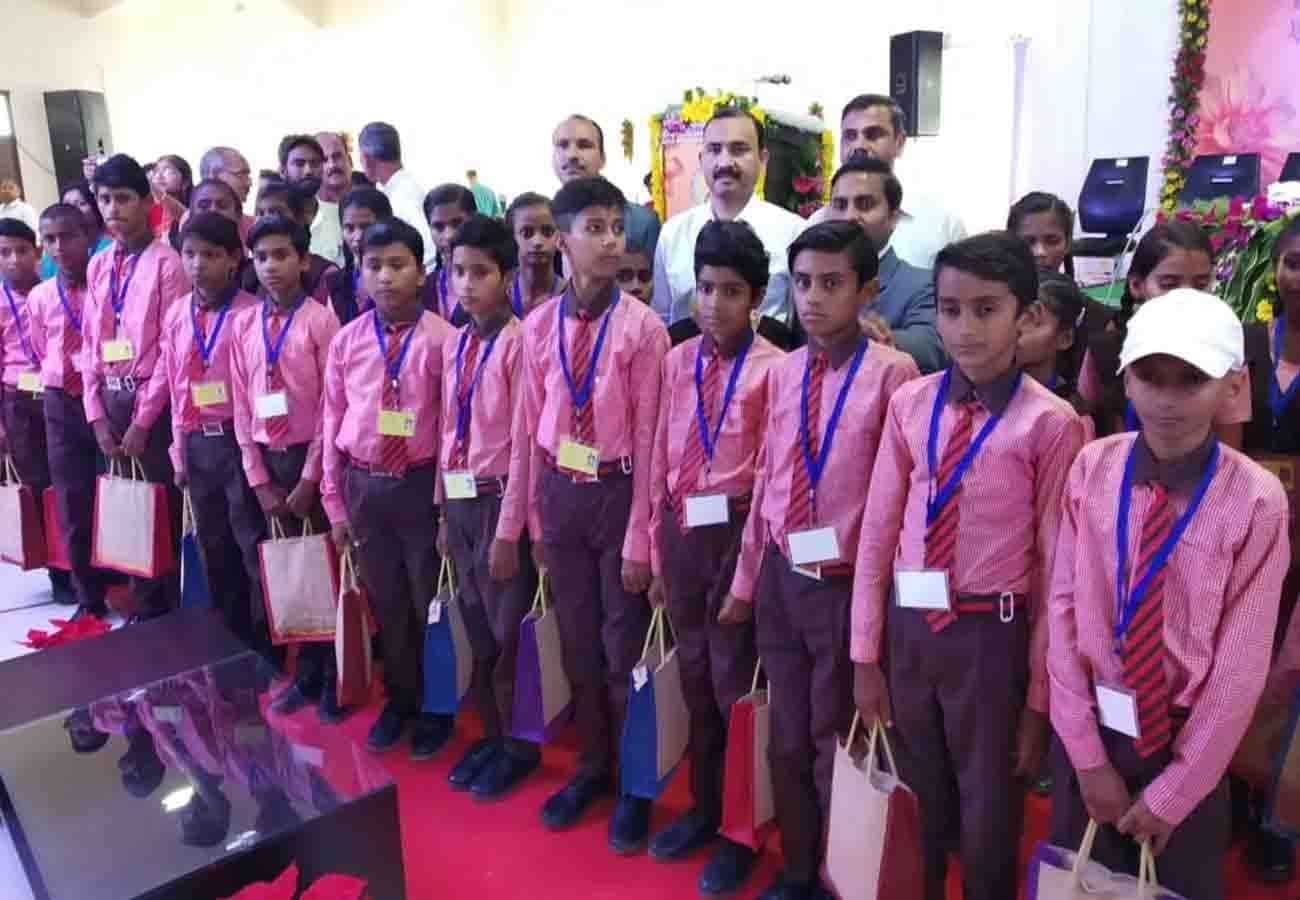 convocation of banda agriculture university, up governor anandiben patel reached in convocation