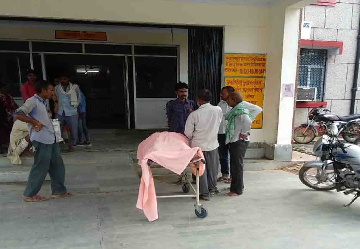 wall collapse in chitrakoot one dead three injured