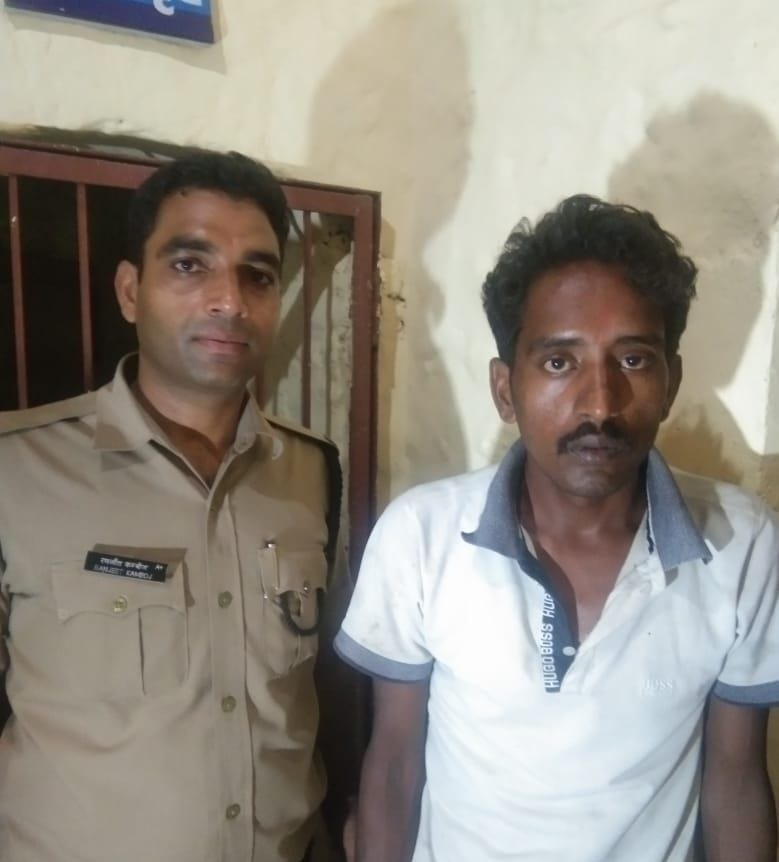 Drunk youth injured by stabbing soldier, arrested