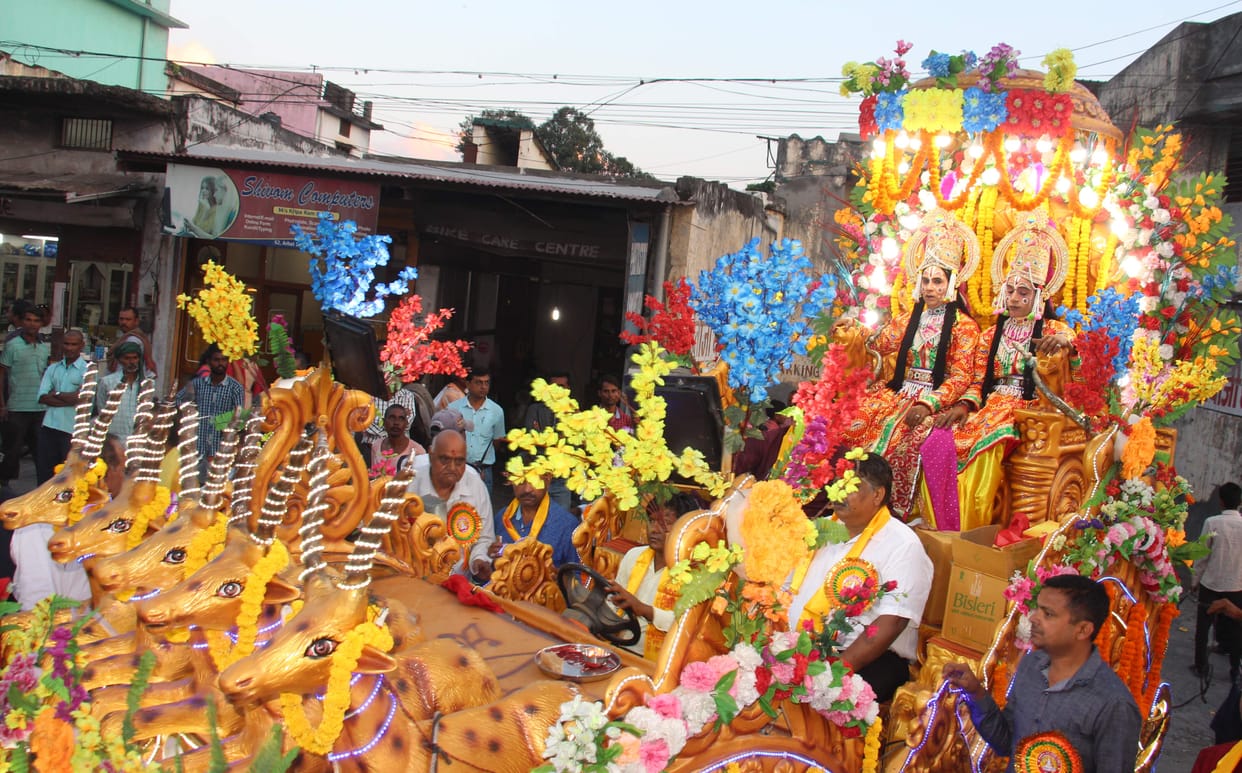 The chariot chariot bahre nagar jurin barat ...