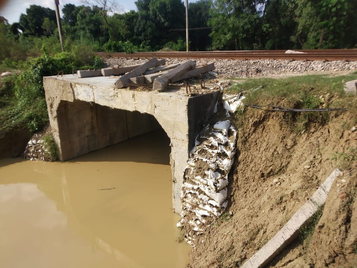 Approach of railway underpass sunk, train run on caution