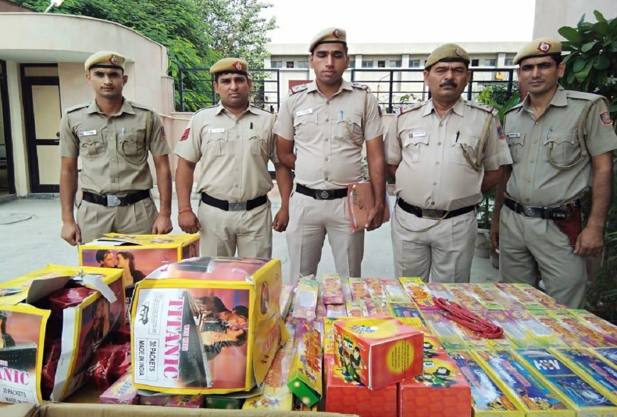 Delhi Police seized illegal fire crackers from Milap nagar