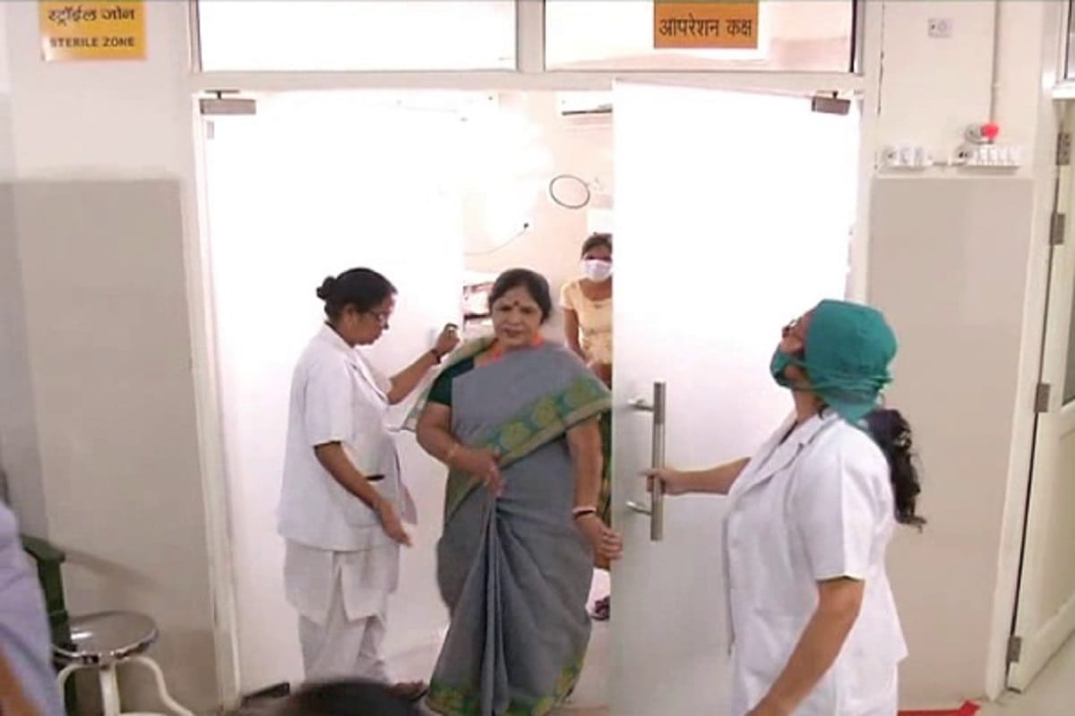 State Women Commission member Rakhi Tyagi inspected the woman district hospital in Meerut