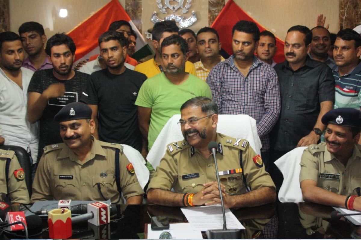 CA from Ghaziabad used to adjust black money of gangster gangster in banks