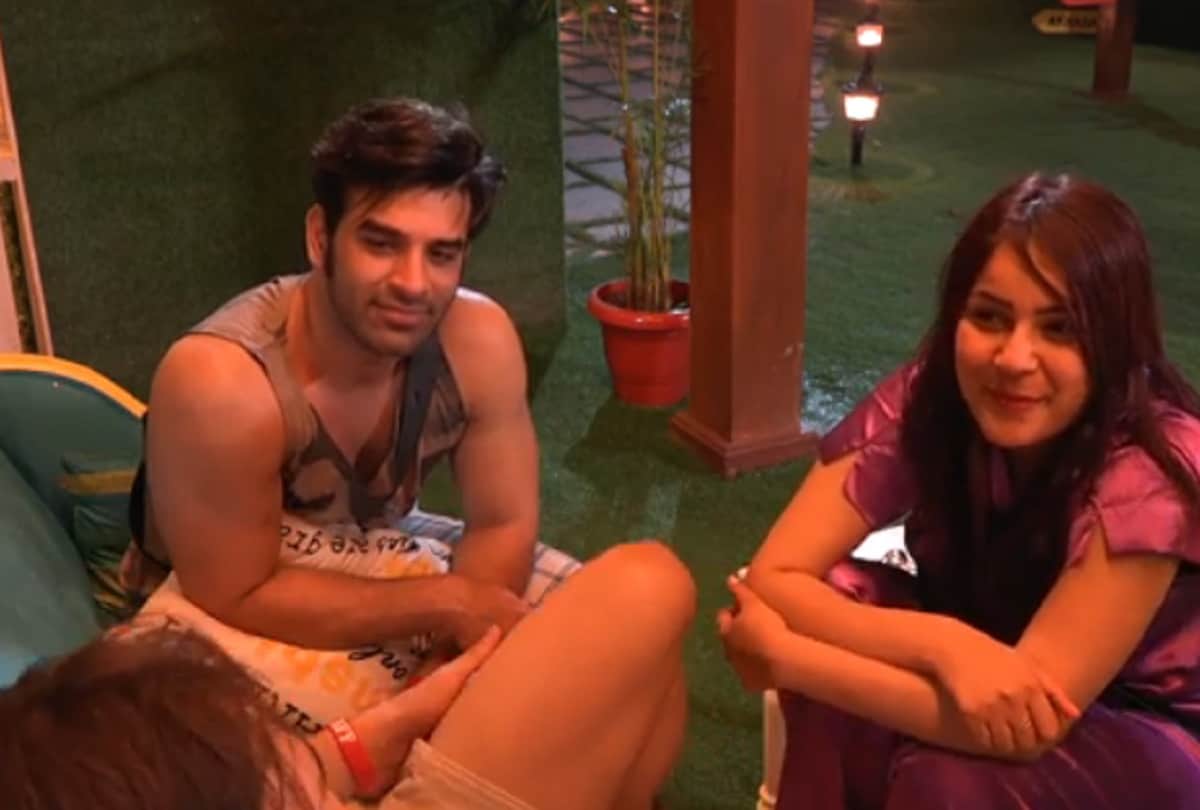 bigg boss 13 paras chhabra girlfriend akaksha puri talk about mahira sharma and shehnaz gill
