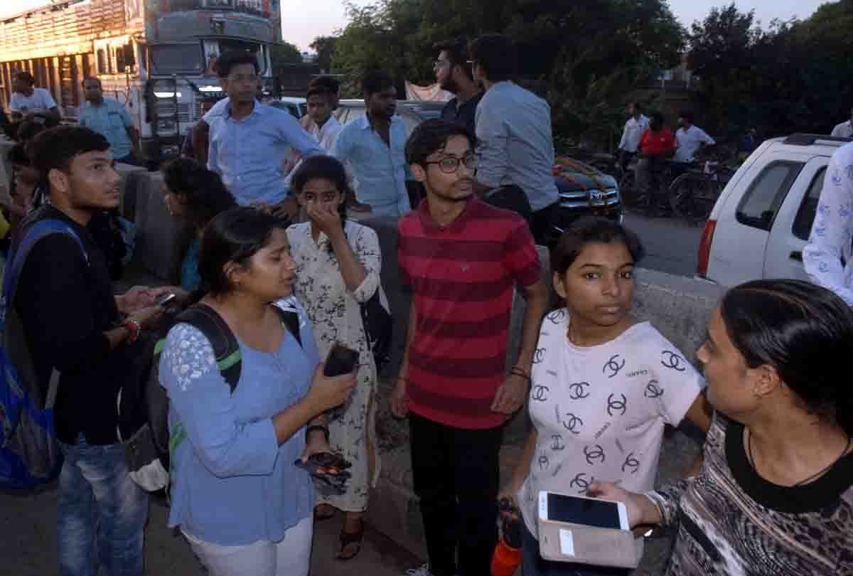 psit college bus accident in kanpur, 10 students injured