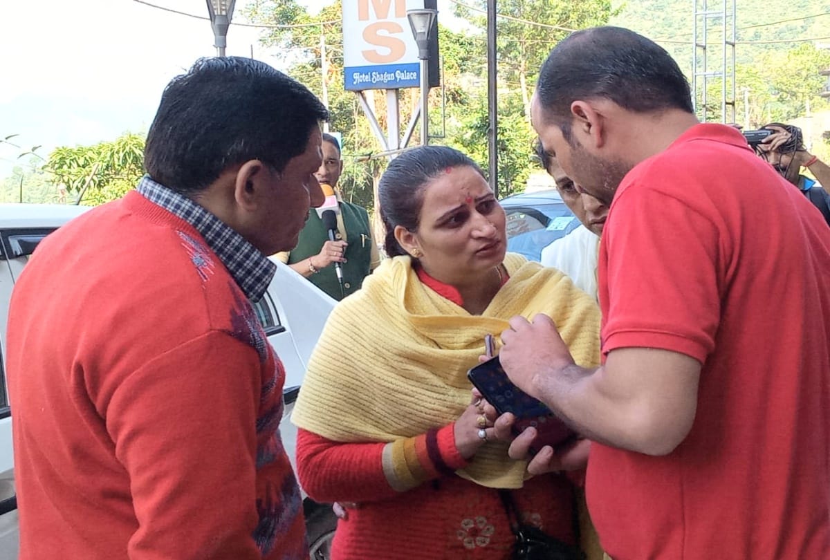 By-election: ruckus over speculation of withdrawal of  nomination by Dayal Pyari