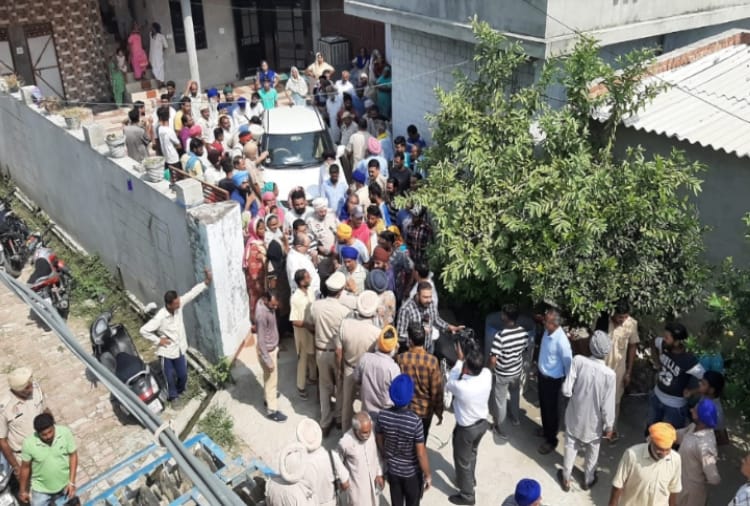 Villagers hostage narcotics team in Garhshankar