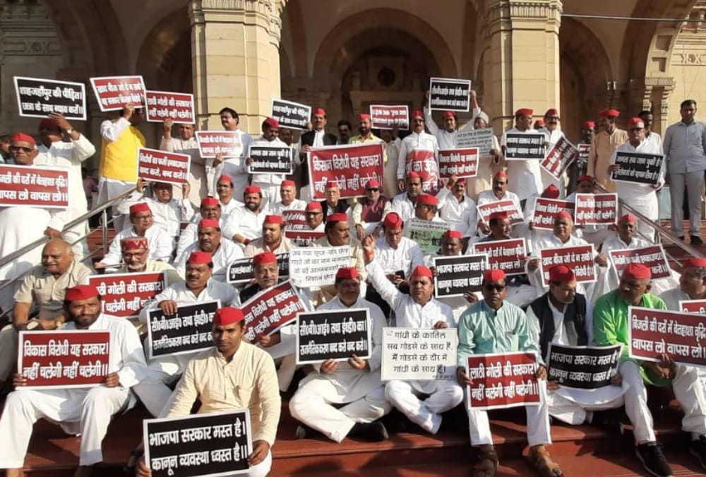 Samajwadi Party leaders protest outside of Vidhan bhawan in Lucknow.