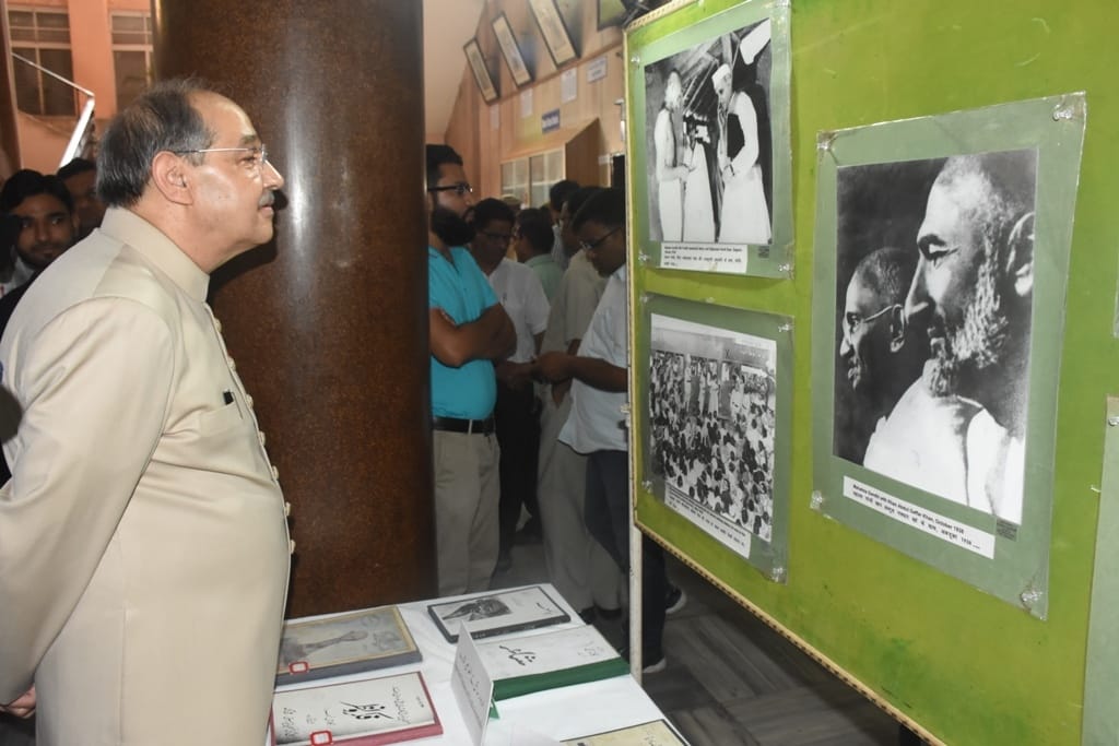 To avoid controversy, avoid jinnah's picture