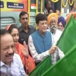रेल मंत्री पीयूष गोयल झंडी दिखाते