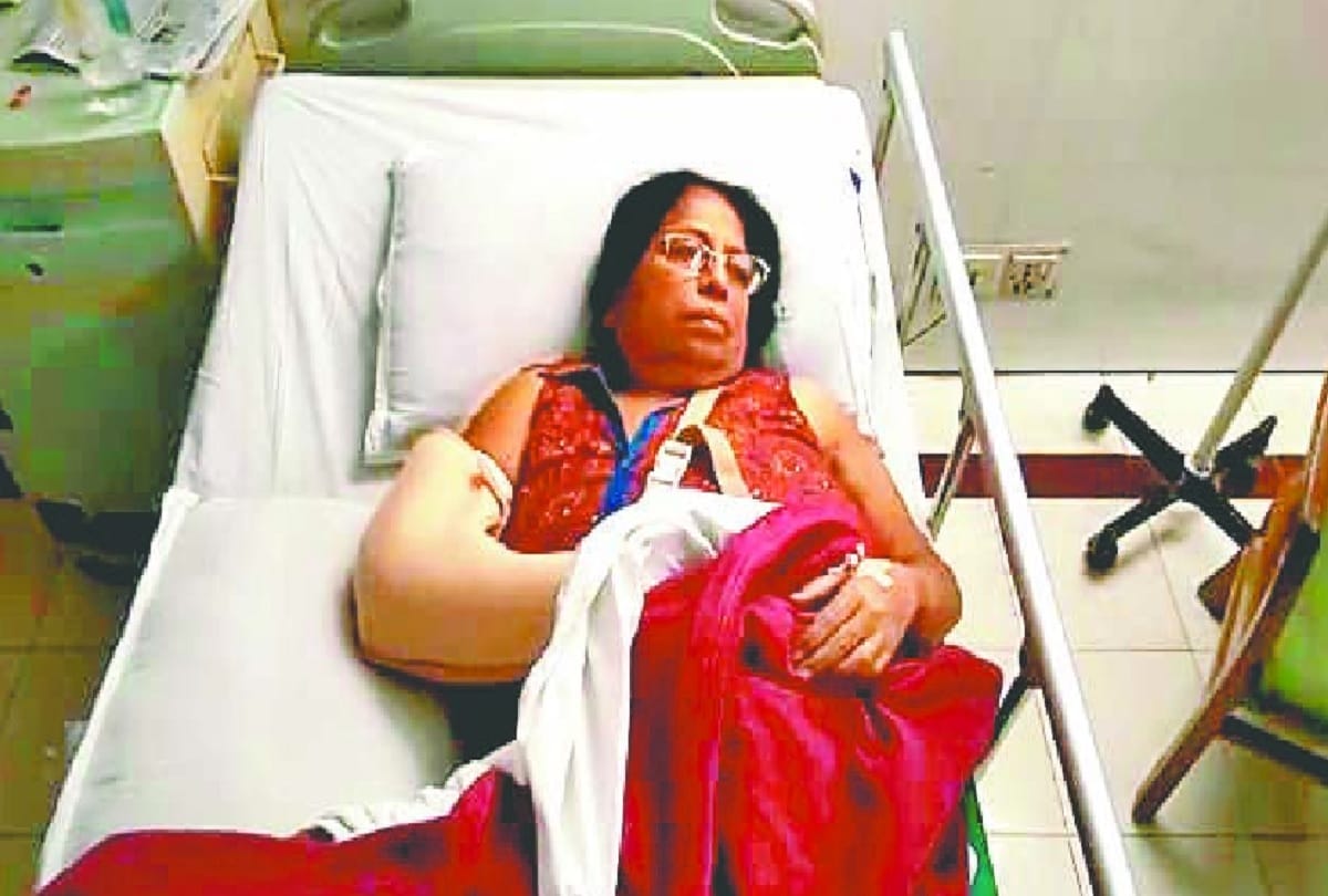 fracture of arm and leg as Pranks push elderly woman in delhi