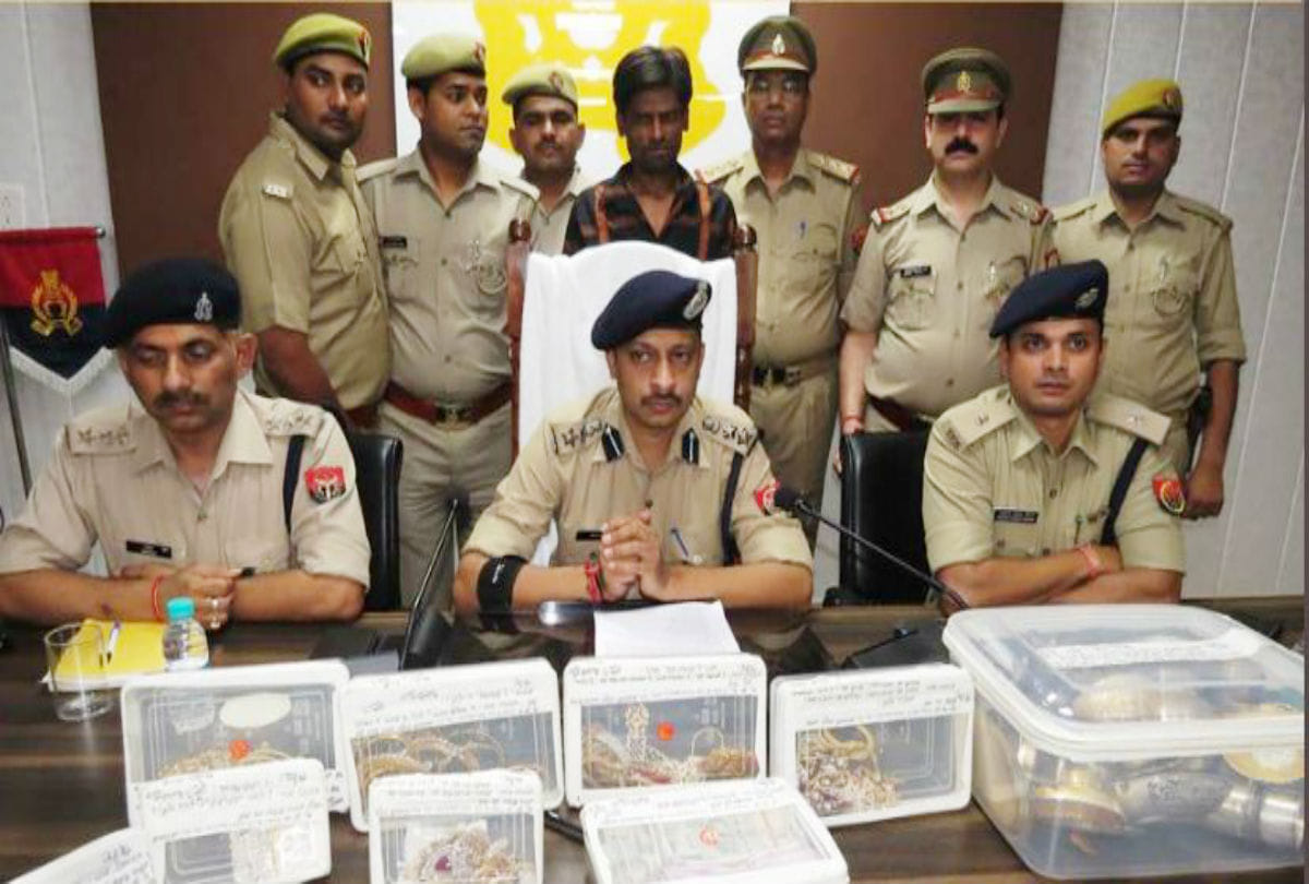 taxi driver arrested for stolen of 83 lakhs in mathura