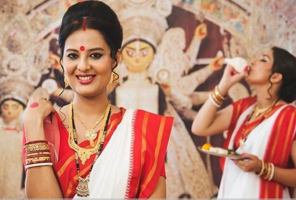 Durga Ashtami 2019: why bengali ladies wear red and white jamdani saree in durgashtami