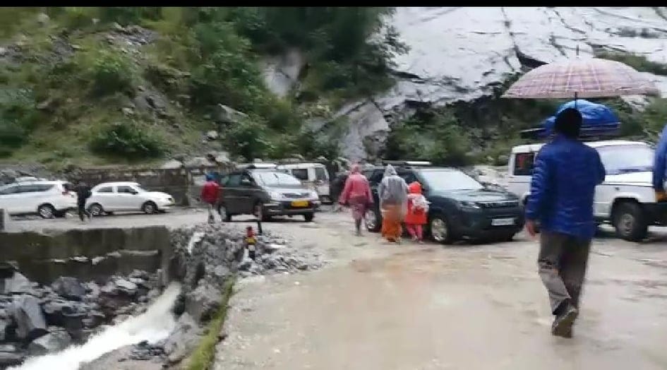 Badrinath Highway Blocked due To Landslide 1800 pilgrims Stuck
