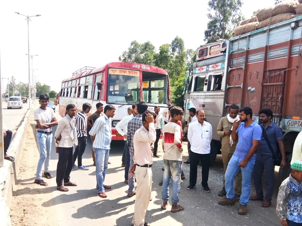 Roadways bus collided with standing truck, six passengers injured