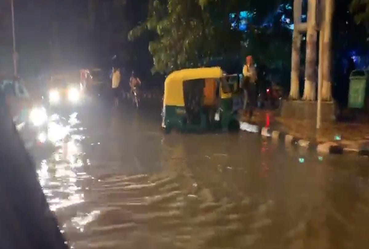 BJP leader Manoj tiwari targets Arvind Kejriwal over Water filled on road