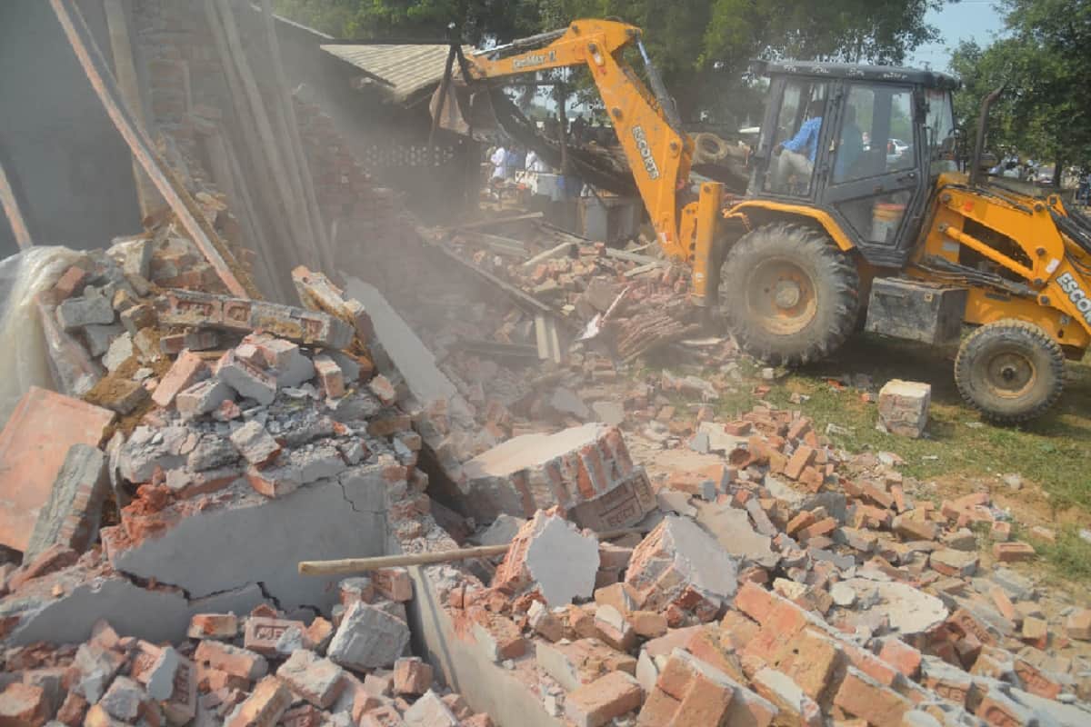Police freed possession of two crore land of illegal occupation in Baghpat