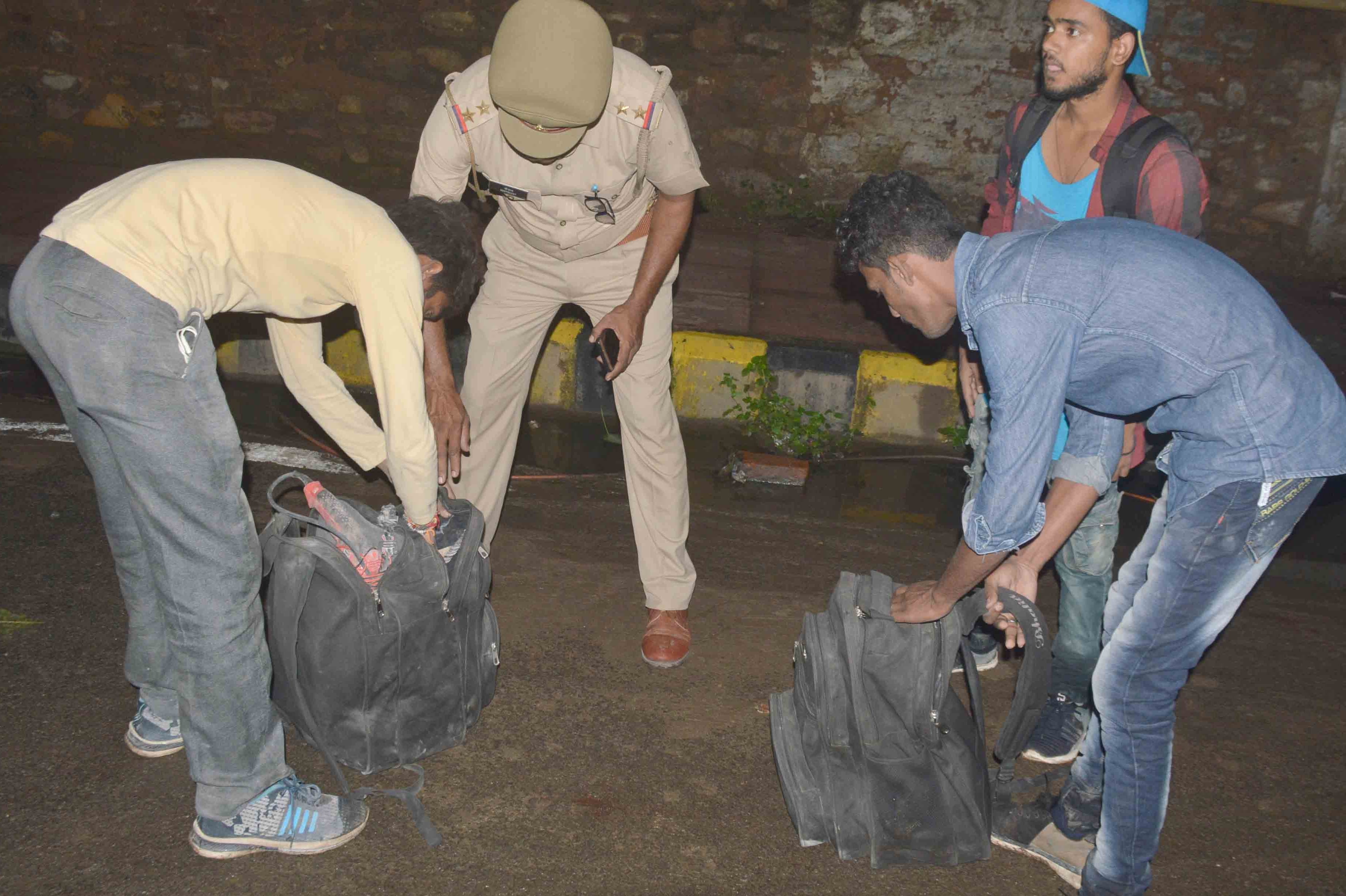 Rs 1.54 crore stolen from cash van parked outside junction in gorakhpur