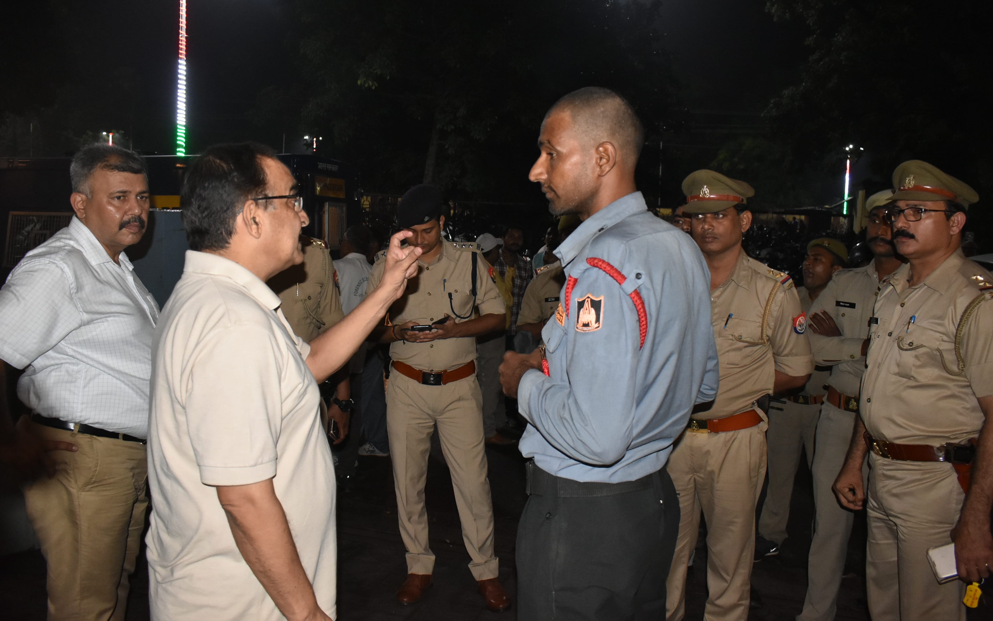 Rs 1.54 crore stolen from cash van parked outside junction in gorakhpur