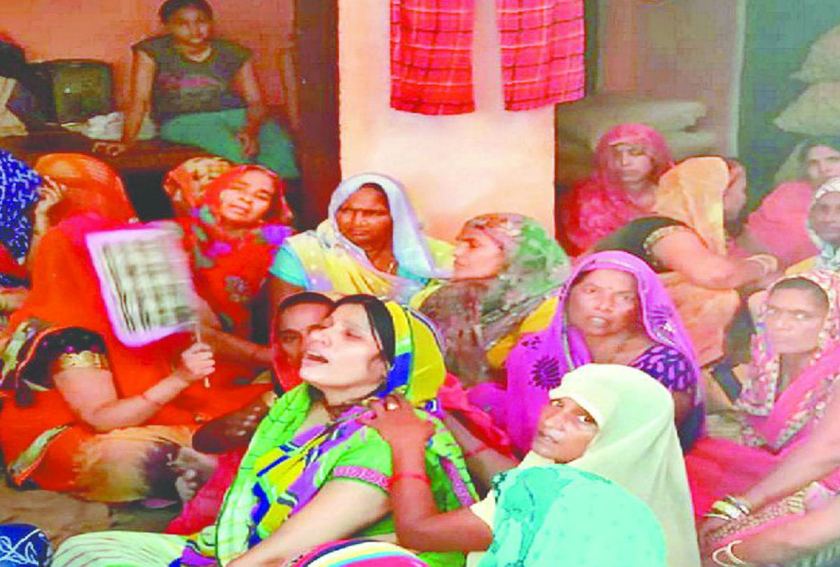 Teacher Said wife To Eat Food Children before Death Fir Against up 100 Police kasganj News