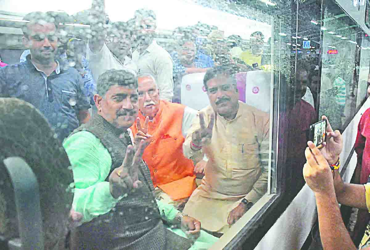 Vande bharat reach to jammu on thursday, Jammu station echoed from bharat mata ki jai