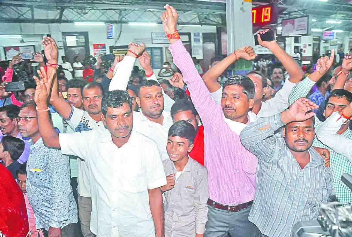 Vande bharat reach to jammu on thursday, Jammu station echoed from bharat mata ki jai