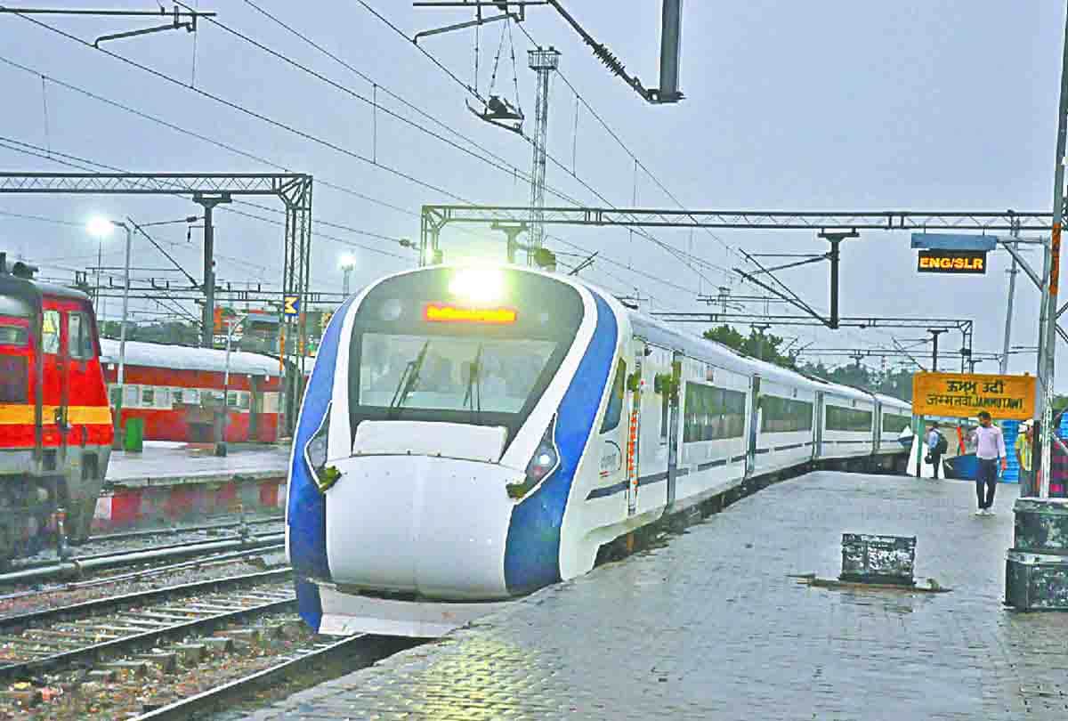 Vande bharat reach to jammu on thursday, Jammu station echoed from bharat mata ki jai