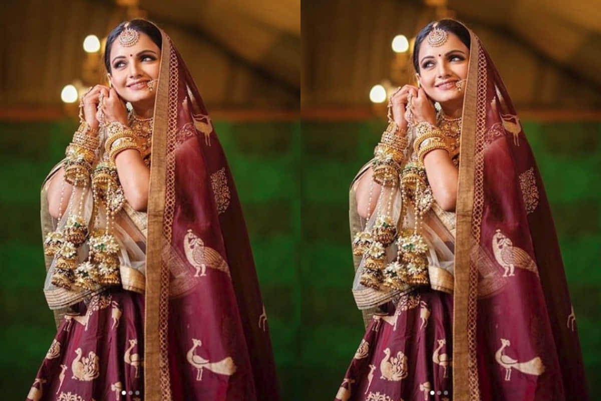 gopi bahu aka giaa manek looks beautiful in bridal lehenga by Reynu Taandon Couture Collection