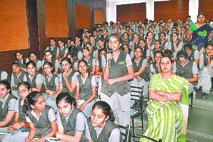 Police ki Pathshala, SP Traffic Sanjeev Vajpayee said that traffic rules must be followed