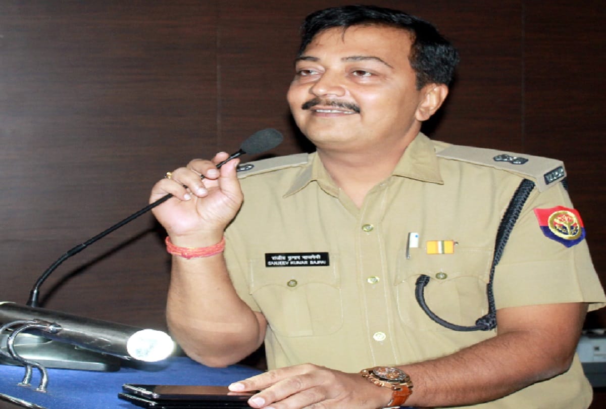 Police ki Pathshala, SP Traffic Sanjeev Vajpayee said that traffic rules must be followed