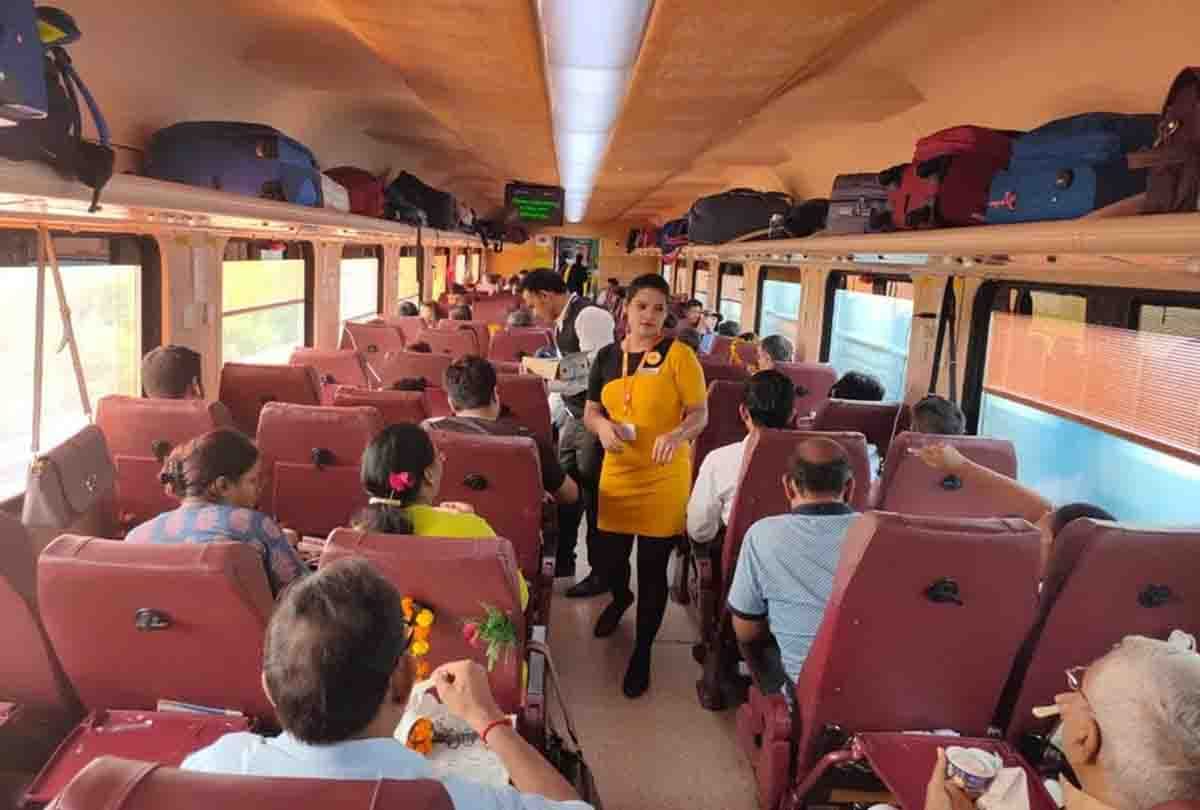 passengers get this type of facility in tejas express