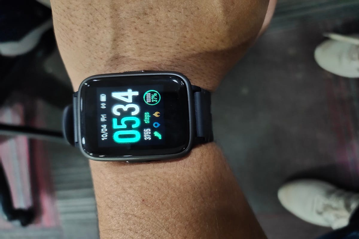 PLAYFIT SW75 का डिजाइन और डिस्प्ले playfit sw75