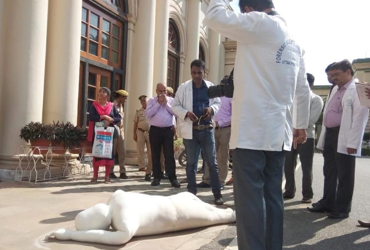 scene recreation in death case of la mart student rahul in lucknow