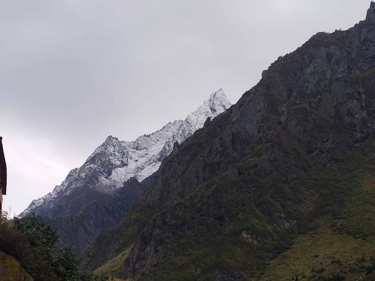 snowfall in badrinath and hemkund sahib in uttarakhand
