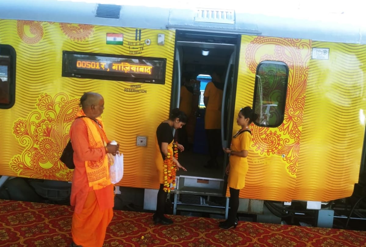 important features about tejas express