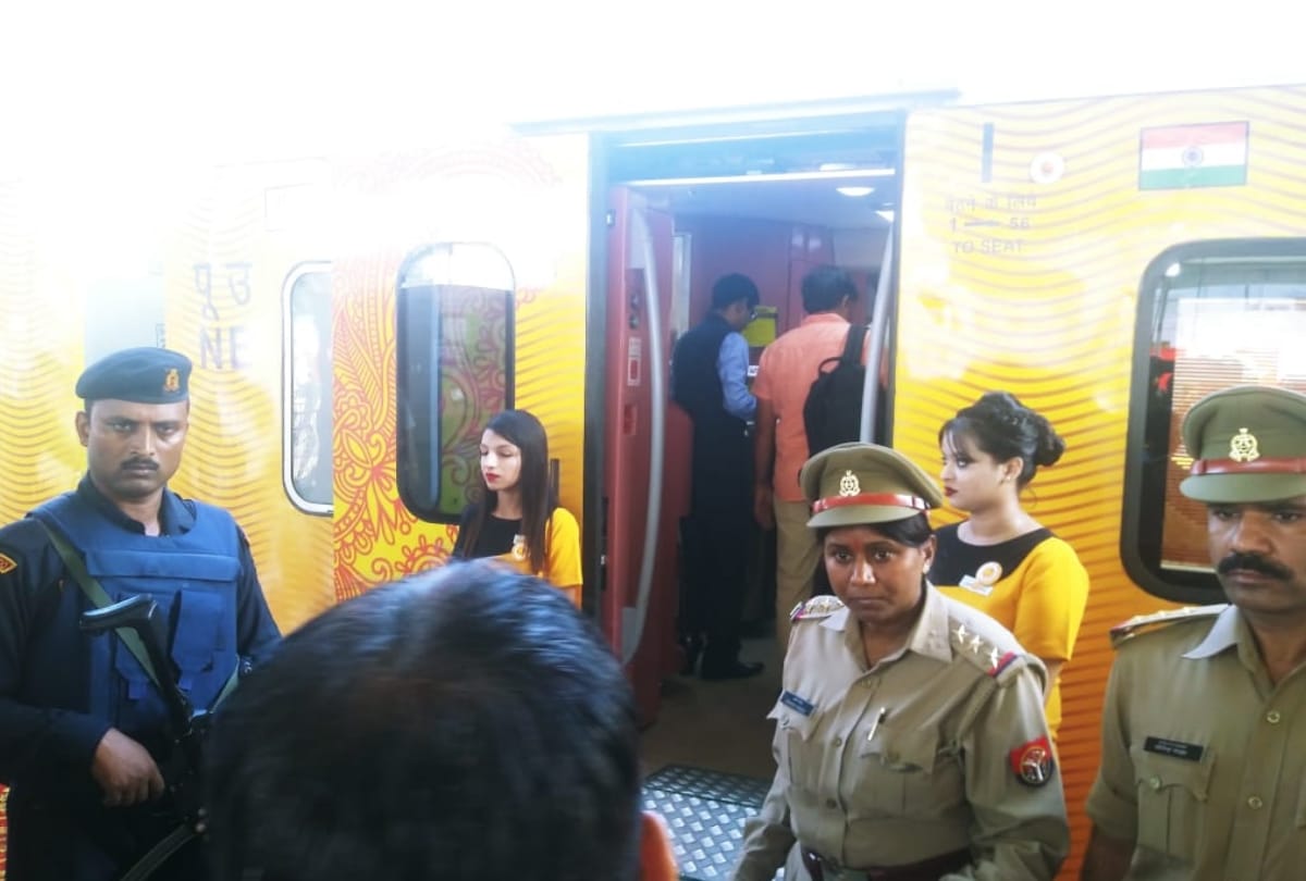 important features about tejas express