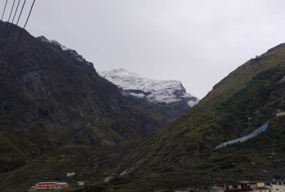 Snowfall Awesome photos in Hemkund Sahib and badrinath in October