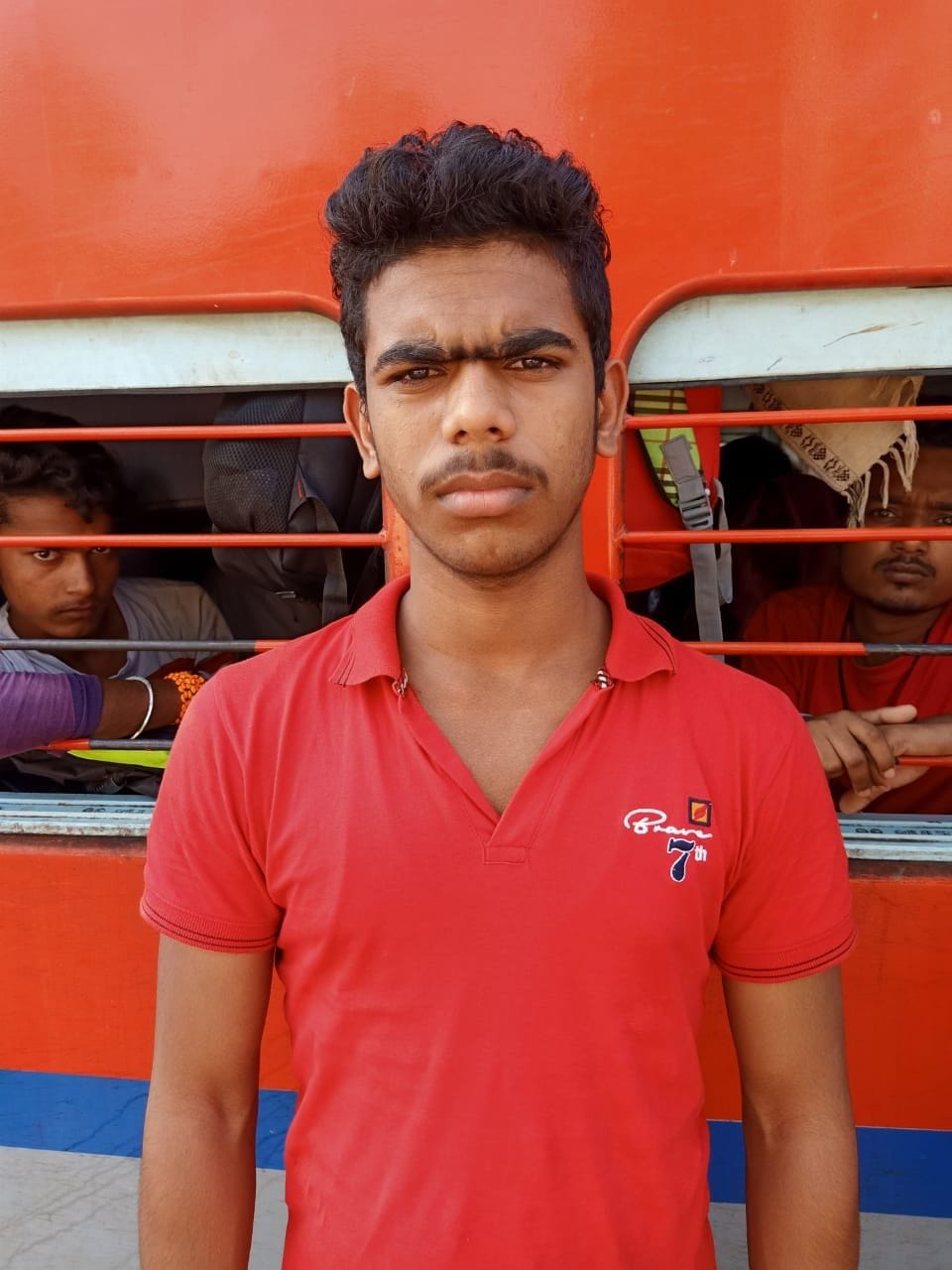 Engine of Kushinagar Express damaged, track interrupted