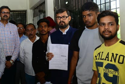 transport minister visits transport office, join line with people with documents to get dl