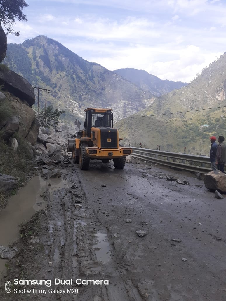NH cloesd due to lansliding