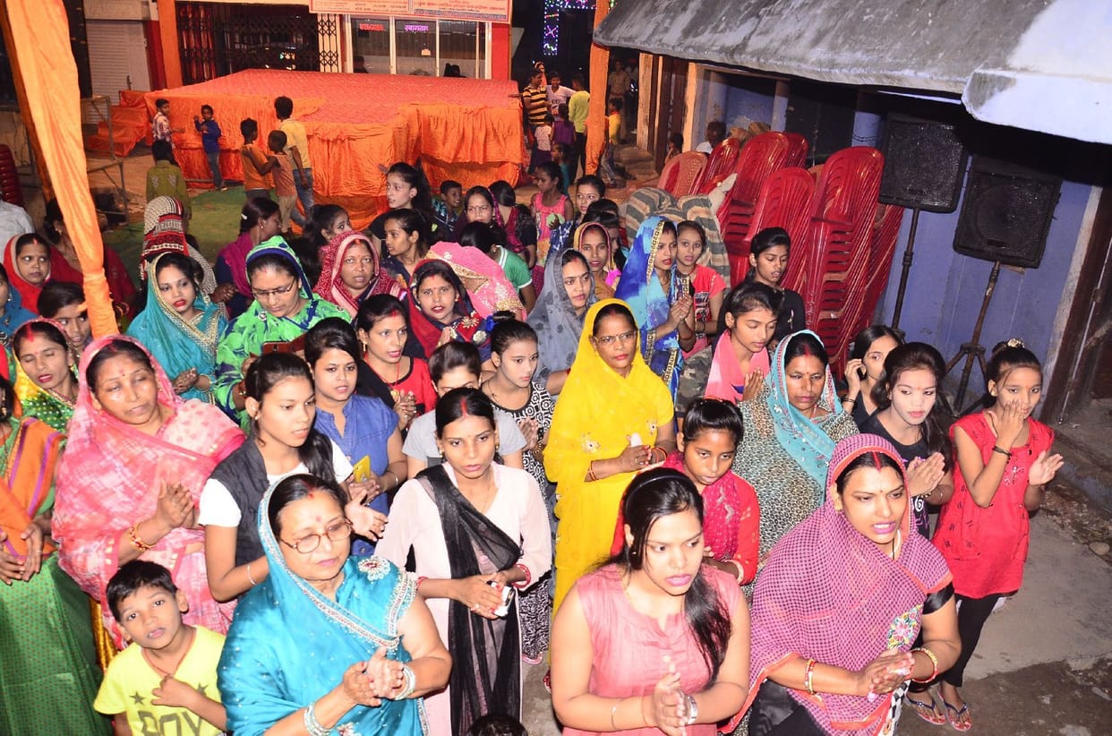 Devotees gathered to worship Maa Kalratri