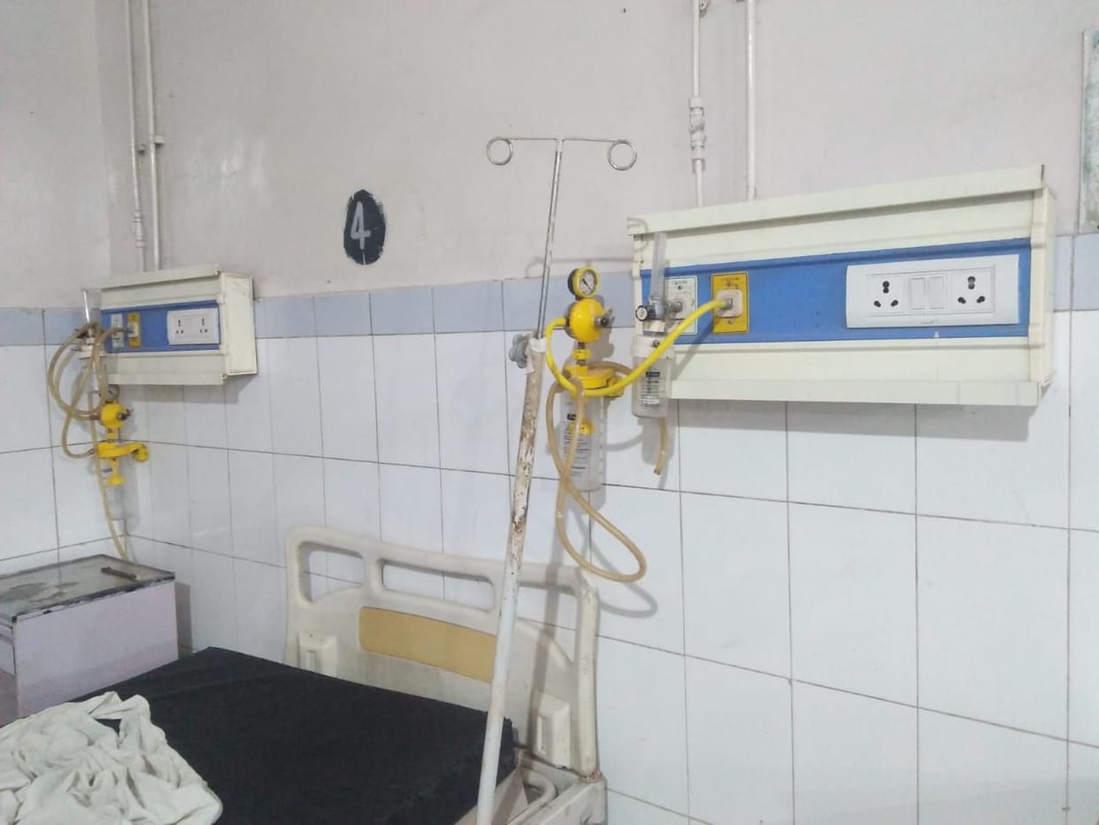 Oxygen pipeline laying over two crore in the district hospital was lying idle