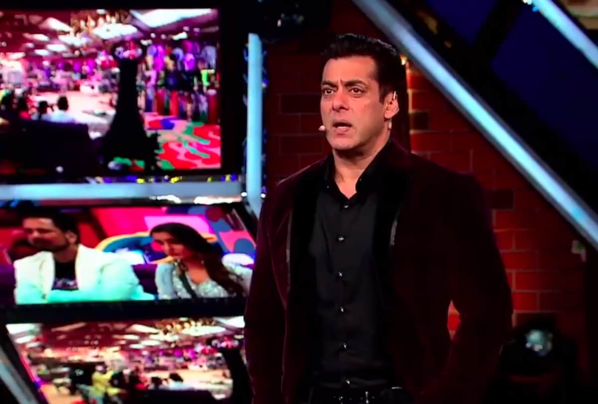 Salman Khan Reaction while Shah Rukh Khan Song played at his performance in IIFA 2019
