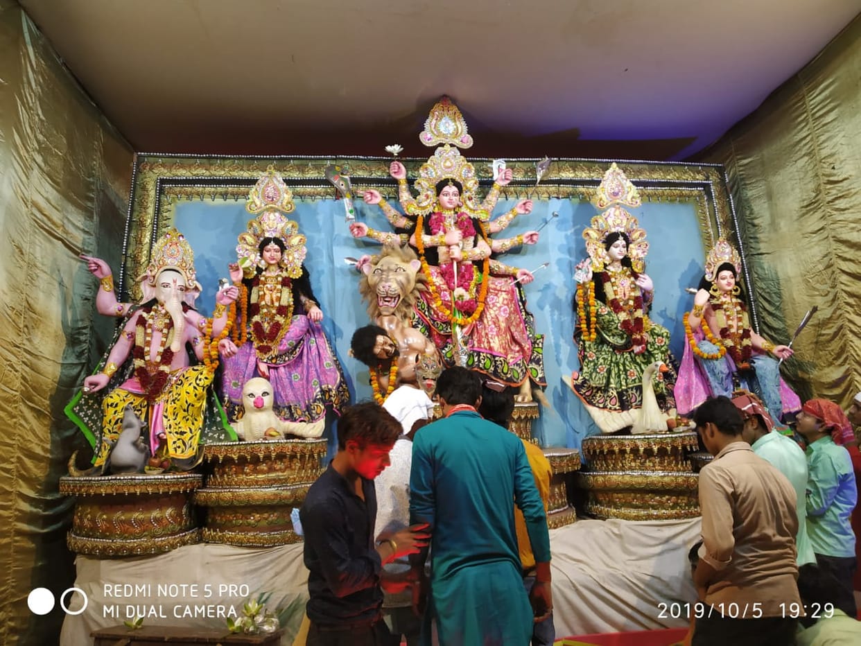 Devi's tails open in pandals with Vedic hymns